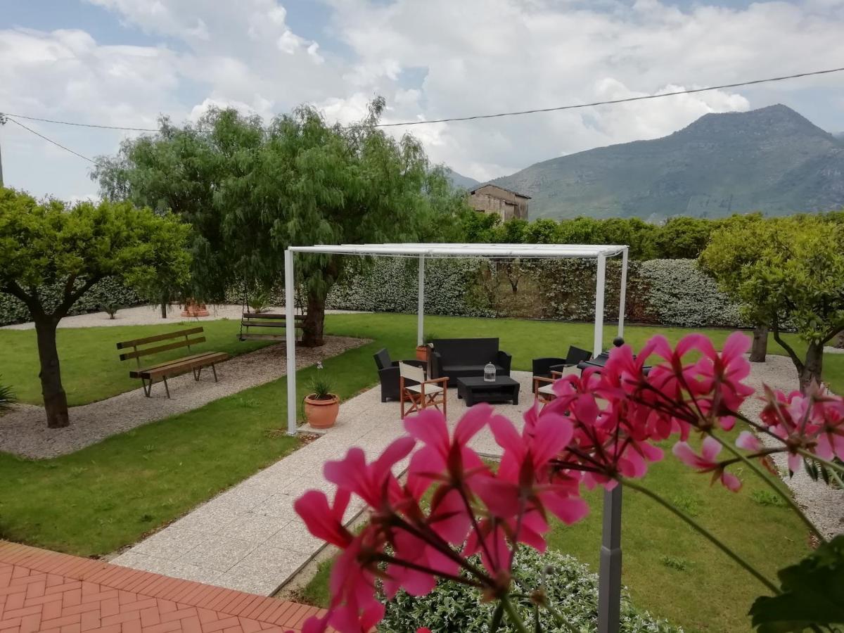 Il Giardino Delle Zagare Bed & Breakfast Fondi Exterior photo